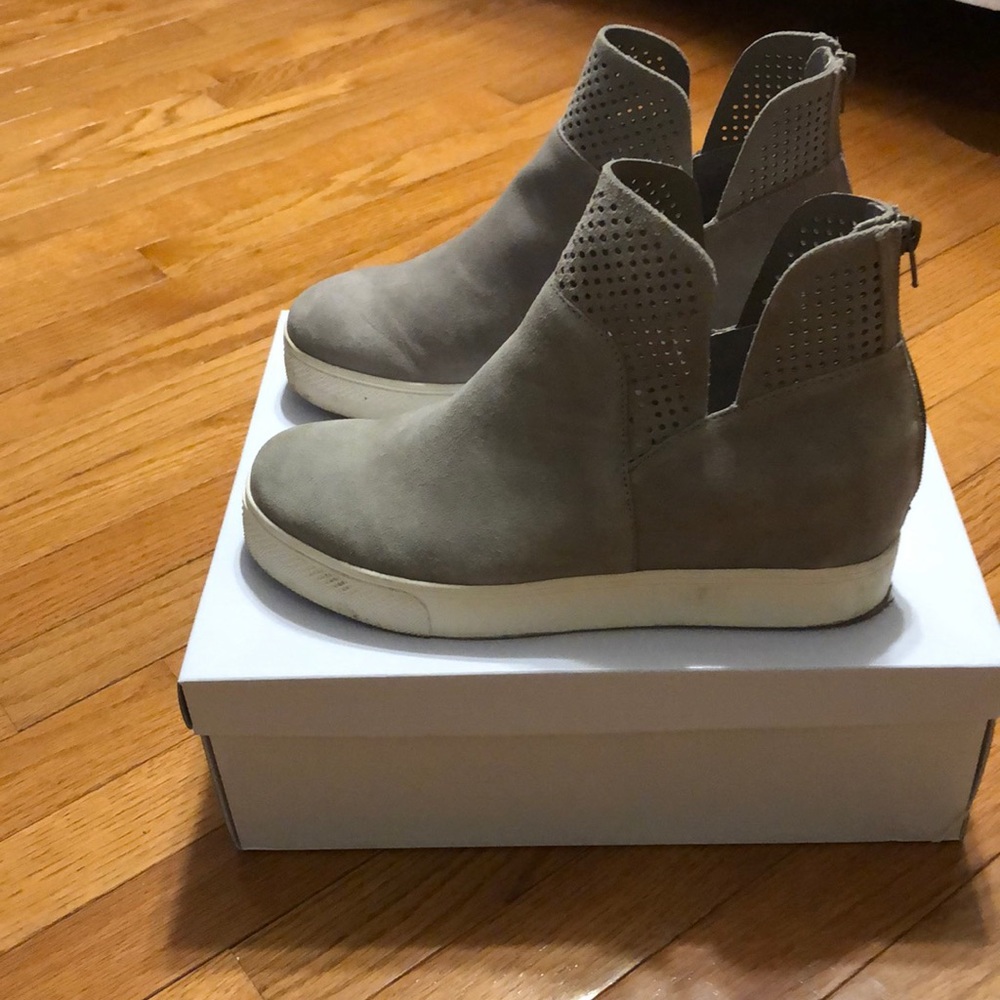Women’s Steve Madden Winni 10. Worn twice! Lt Grey